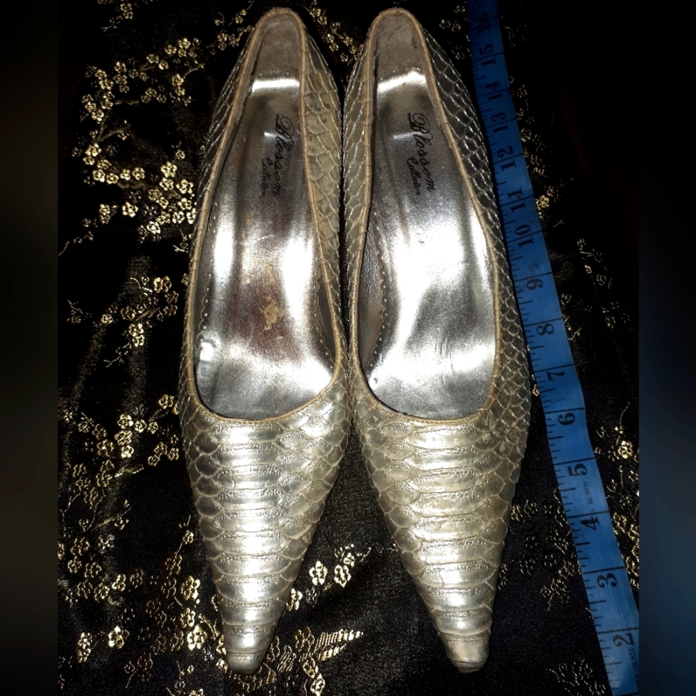 WOW! True Vintage silver stilettos